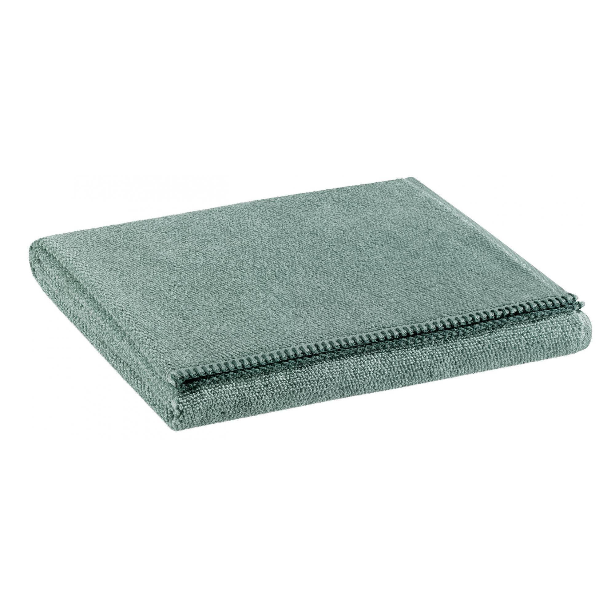 Asciugamano Bora 50 × 100 cm in spugna di cotone color Sauge, verde salvia, piegato su fondo bianco