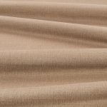 Tessuto Linara di Romo nella colorazione Praline drappeggiato, per mostrarne la caduta e la finitura spazzolata.