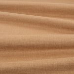 Tessuto Linara di Romo nella colorazione Spice drappeggiato, per mostrarne la caduta e la finitura spazzolata.