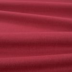 Tessuto Linara di Romo nella colorazione Ruby drappeggiato, per mostrarne la caduta e la finitura spazzolata.