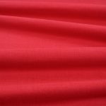 Tessuto Linara di Romo nella colorazione Tomato drappeggiato, per mostrarne la caduta e la finitura spazzolata.