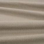 Tessuto Linara di Romo nella colorazione Caribou drappeggiato, per mostrarne la caduta e la finitura spazzolata.