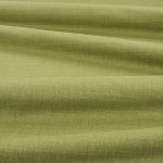 Tessuto Linara di Romo nella colorazione Elm drappeggiato, per mostrarne la caduta e la finitura spazzolata.