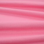 Tessuto Linara di Romo nella colorazione Camellia drappeggiato, per mostrarne la caduta e la finitura spazzolata.