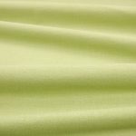 Tessuto Linara di Romo nella colorazione Gooseberry drappeggiato, per mostrarne la caduta e la finitura spazzolata.