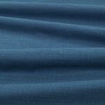 Tessuto Linara di Romo nella colorazione Indigo drappeggiato, per mostrarne la caduta e la finitura spazzolata.