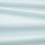 Tessuto Linara di Romo nella colorazione Solent drappeggiato, per mostrarne la caduta e la finitura spazzolata.
