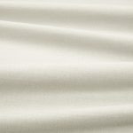 Tessuto Linara di Romo nella colorazione Fog drappeggiato, per mostrarne la caduta e la finitura spazzolata.