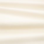 Tessuto Linara di Romo nella colorazione Gardenia drappeggiato, per mostrarne la caduta e la finitura spazzolata.