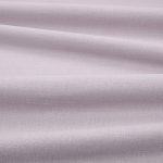 Tessuto Linara di Romo nella colorazione Flint drappeggiato, per mostrarne la caduta e la finitura spazzolata.