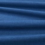 Tessuto Linara di Romo nella colorazione Marine drappeggiato, per mostrarne la caduta e la finitura spazzolata.
