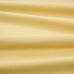 Tessuto Linara di Romo nella colorazione Quince drappeggiato, per mostrarne la caduta e la finitura spazzolata.