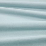 Tessuto Linara di Romo nella colorazione Tourmaline drappeggiato, per mostrarne la caduta e la finitura spazzolata.