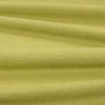 Tessuto Linara di Romo nella colorazione Cypress drappeggiato, per mostrarne la caduta e la finitura spazzolata.