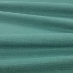 Tessuto Linara di Romo nella colorazione Canopy drappeggiato, per mostrarne la caduta e la finitura spazzolata.