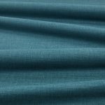 Tessuto Linara di Romo nella colorazione Tapestry drappeggiato, per mostrarne la caduta e la finitura spazzolata.