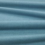 Tessuto Linara di Romo nella colorazione Horizon drappeggiato, per mostrarne la caduta e la finitura spazzolata.