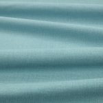 Tessuto Linara di Romo nella colorazione Saltwater drappeggiato, per mostrarne la caduta e la finitura spazzolata.