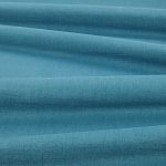 Tessuto Linara di Romo nella colorazione Laguna drappeggiato, per mostrarne la caduta e la finitura spazzolata.