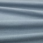 Tessuto Linara di Romo nella colorazione Monsoon drappeggiato, per mostrarne la caduta e la finitura spazzolata.