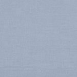 Campione del tessuto Linara di Romo nella colorazione Harebell, codice 2494/400: un blu dal tono polveroso, misto lino in tinta unita alto 140 cm.
