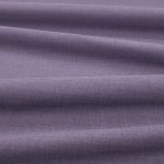 Tessuto Linara di Romo nella colorazione Aconite drappeggiato, per mostrarne la caduta e la finitura spazzolata.