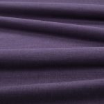 Tessuto Linara di Romo nella colorazione Prune drappeggiato, per mostrarne la caduta e la finitura spazzolata.