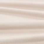 Tessuto Linara di Romo nella colorazione Chickpea drappeggiato, per mostrarne la caduta e la finitura spazzolata.