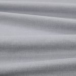 Tessuto Linara di Romo nella colorazione Elephant drappeggiato, per mostrarne la caduta e la finitura spazzolata.