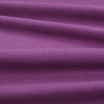 Tessuto Linara di Romo nella colorazione Lisianthus drappeggiato, per mostrarne la caduta e la finitura spazzolata.