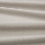 Tessuto Linara di Romo nella colorazione Stucco drappeggiato, per mostrarne la caduta e la finitura spazzolata.