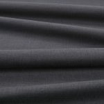 Tessuto Linara di Romo nella colorazione Chia drappeggiato, per mostrarne la caduta e la finitura spazzolata.