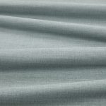 Tessuto Linara di Romo nella colorazione Rosemary drappeggiato, per mostrarne la caduta e la finitura spazzolata.