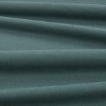 Tessuto Linara di Romo nella colorazione Mariana drappeggiato, per mostrarne la caduta e la finitura spazzolata.