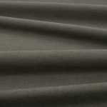 Tessuto Linara di Romo nella colorazione Thunder drappeggiato, per mostrarne la caduta e la finitura spazzolata.