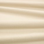 Tessuto Linara di Romo nella colorazione Linen drappeggiato, per mostrarne la caduta e la finitura spazzolata.