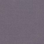 Campione del tessuto Linara di Romo nella colorazione Graphite, codice 2494/70: un viola scuro dal tono polveroso, misto lino in tinta unita alto 140 cm.