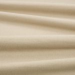 Tessuto Linara di Romo nella colorazione Fawn drappeggiato, per mostrarne la caduta e la finitura spazzolata.