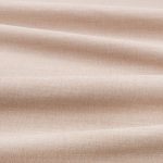 Tessuto Linara di Romo nella colorazione Pebble drappeggiato, per mostrarne la caduta e la finitura spazzolata.