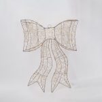 Fiocco luminoso di Natale 61 × 77 cm con telaio in metallo champagne e 600 mini LED bianco caldo, su fondo bianco