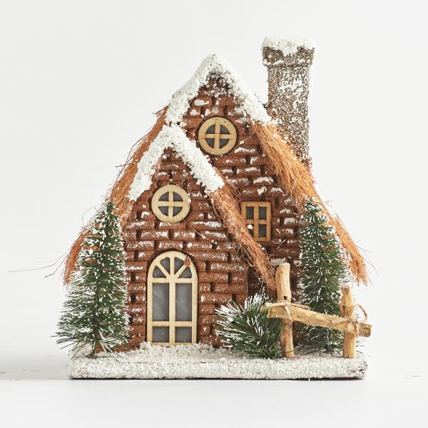 Casa di Natale luminosa marrone, fotografia su fondo bianco