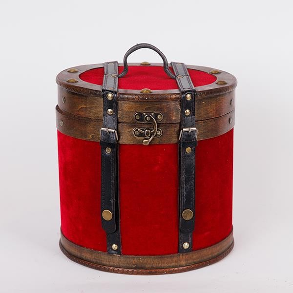 Cappelliera decorativa in legno rivestita in velluto rosso, fotografia del produttore: gli altri oggetti eventualmente presenti nella scena non sono compresi