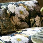 Tessuto Herbaria di Black Edition, collezione Herbaria, colorazione Obsidian 9040/02 — dettaglio