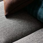 Tessuto Koso di Black Edition, collezione Ikulu, colorazione Andesite 9107/03 — dettaglio
