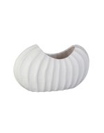 Centrotavola Covasna in ceramica bianco opaco, misura L 34 cm, su fondo bianco: forma ovale e schiacciata con coste verticali a rilievo e bocca allungata