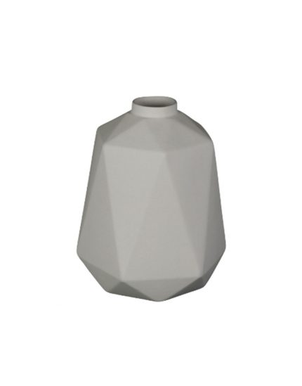 Vaso Hossa sfaccettato in ceramica bianca, alto 24 cm, su fondo bianco: corpo a facce piane come un poliedro, spalla spigolosa e collo corto