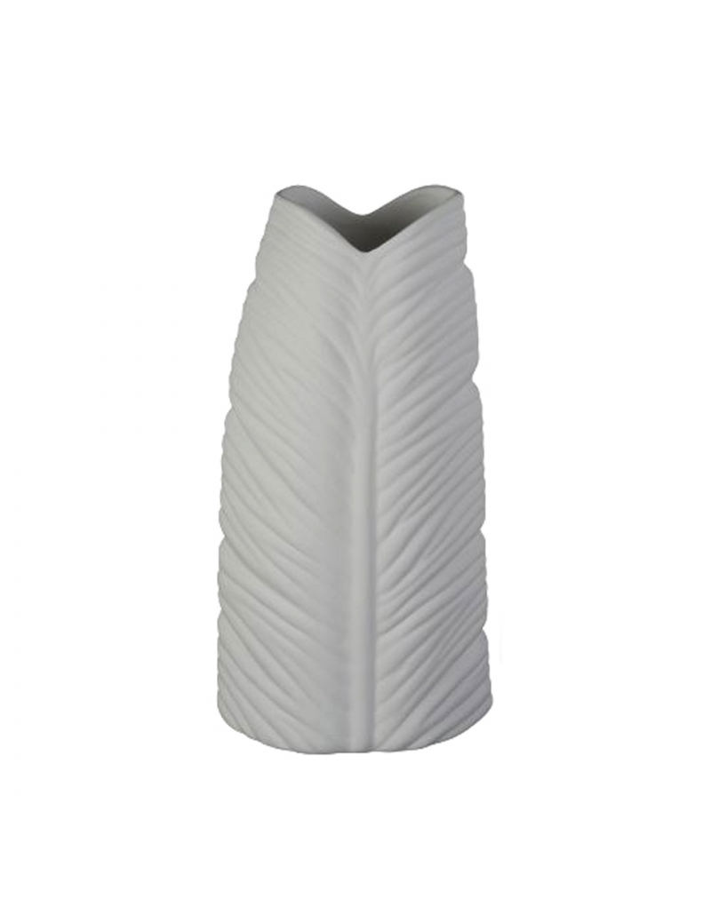 Vaso Sira in ceramica bianco opaco, misura alta 40 cm, su fondo bianco: corpo schiacciato con decoro a rilievo a forma di foglia e bocca a V