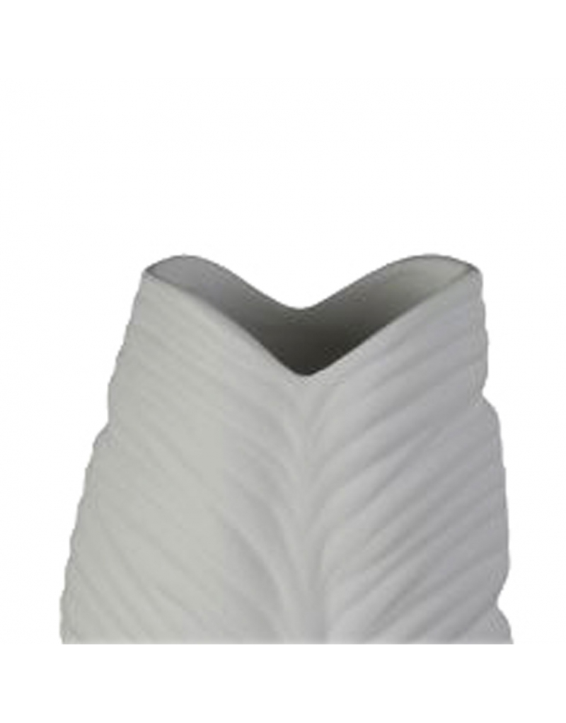 Dettaglio della bocca a V del vaso Sira e del decoro a foglia a rilievo