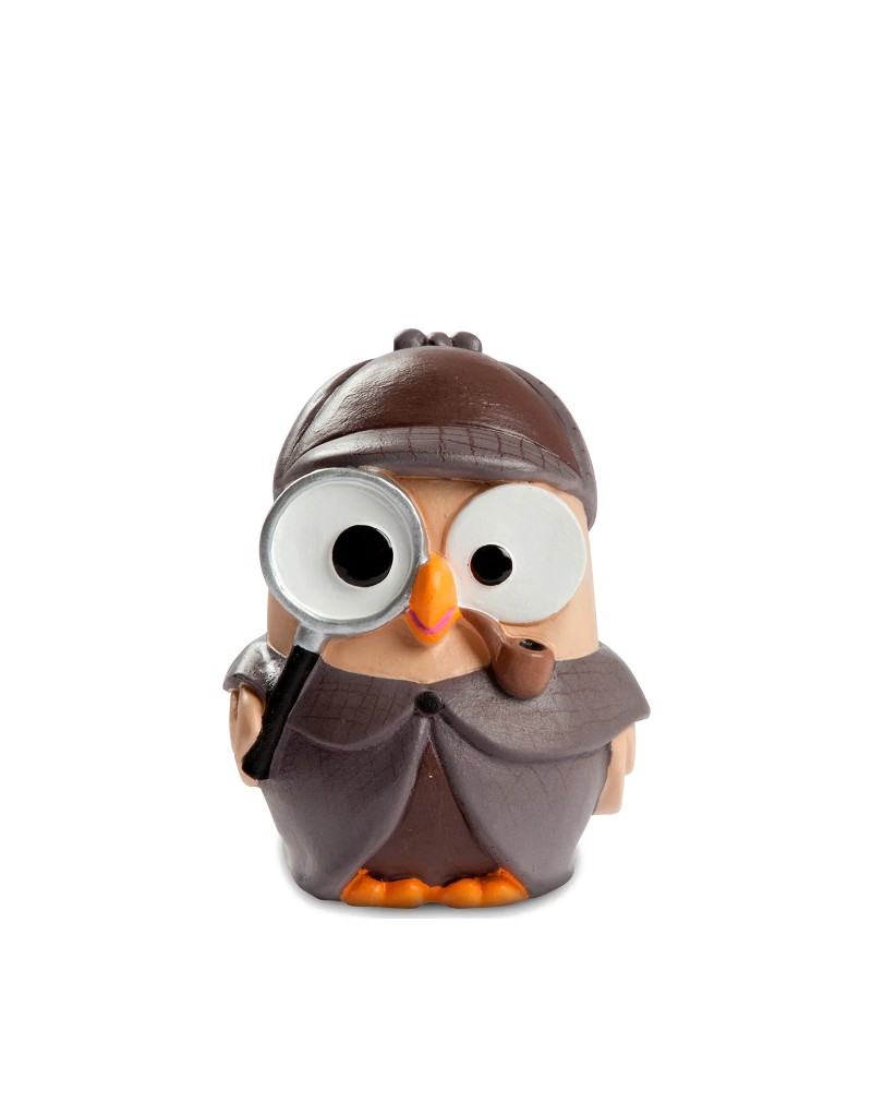 Statuina gufo Goofi Egan Sherlock in ceramica dipinta, su fondo bianco