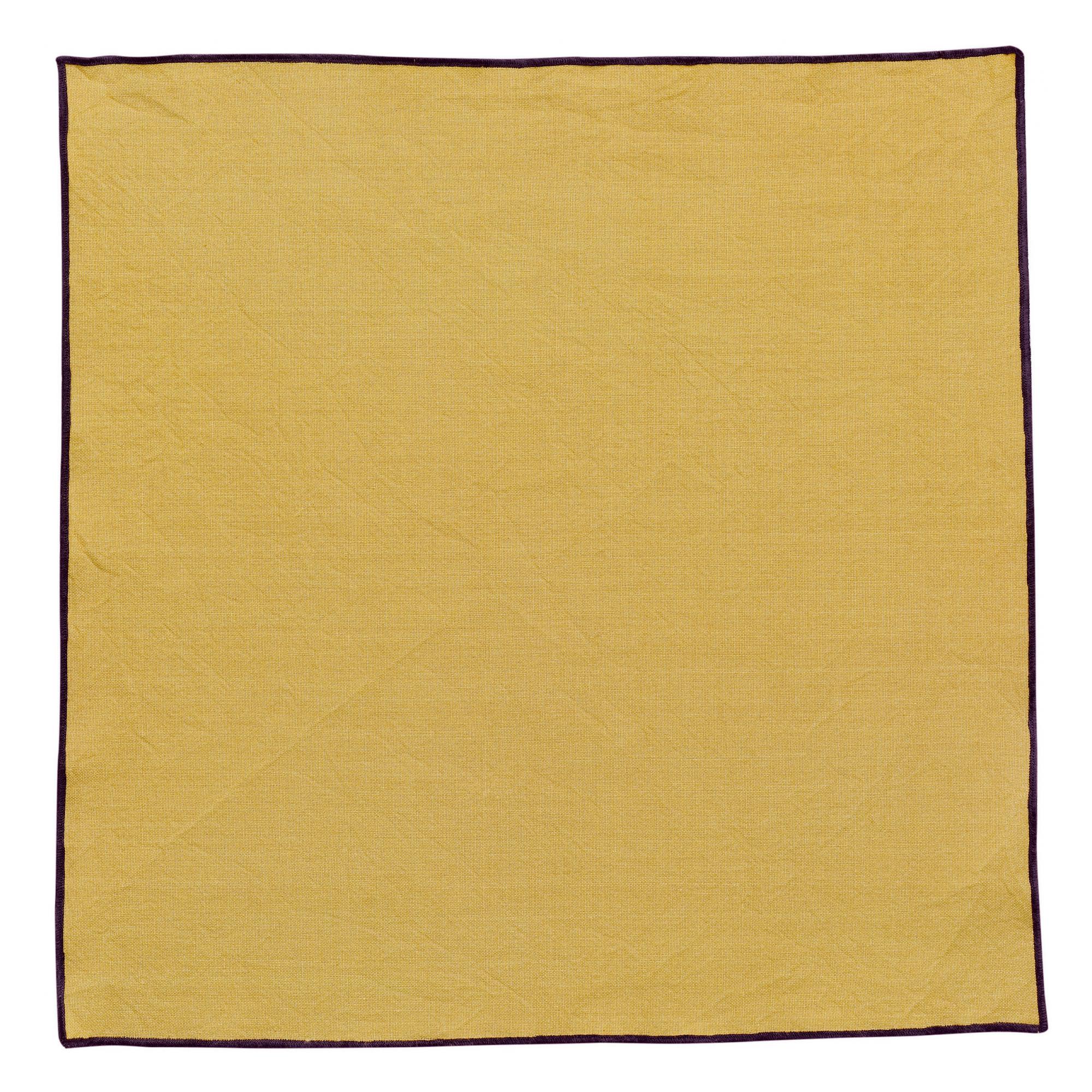 Tovagliolo Grace Badiane giallo senape con cucitura scura lungo il bordo, 40 × 40 cm, su fondo bianco